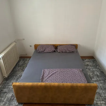 Max 3 - Strogi Centar Apartment *